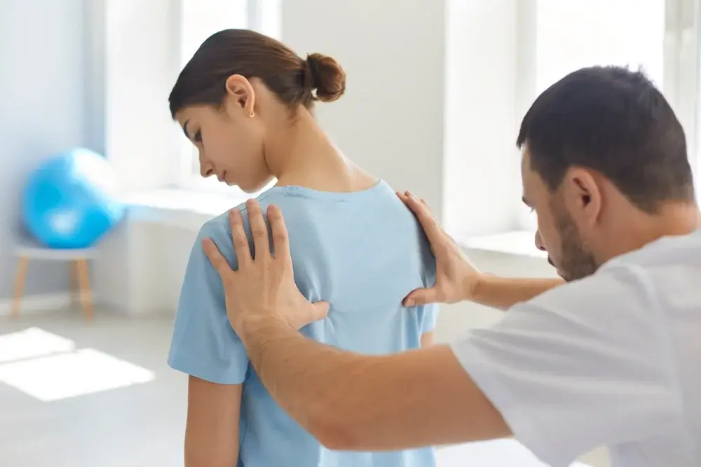 Distinguishing Osteopathy, Chiropractic, and Physiotherapy in Addressing Lower Back Pain