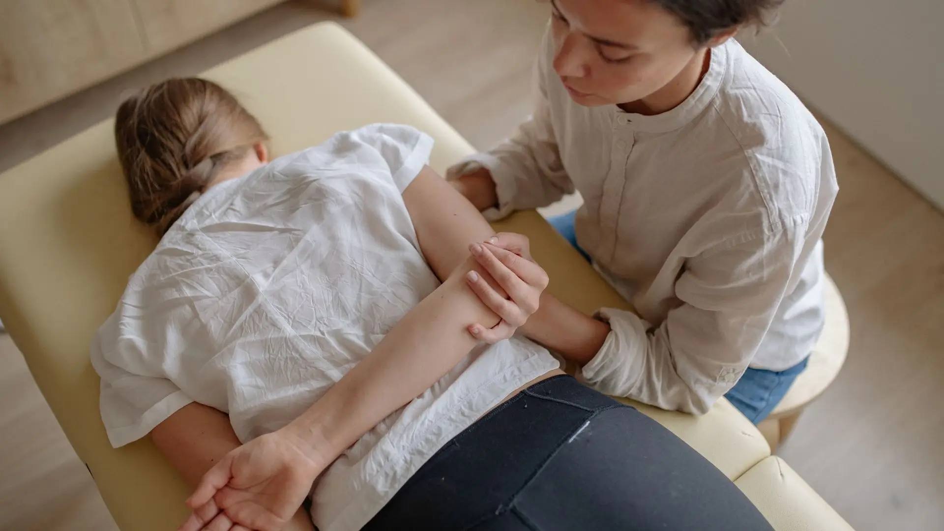 What are the differences in Osteopathy and Chiropractic services? - #osteopathy